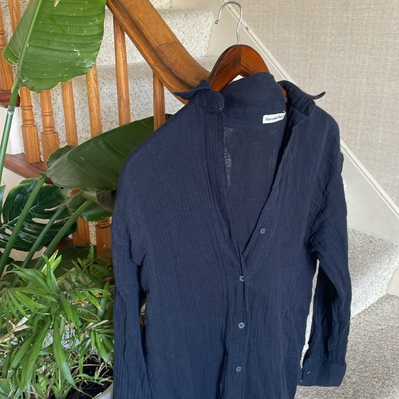 Abercrombie & Fitch Gauzy Cotton Crinkled Button Down Top - Picture 2 of 9
